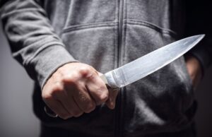 Video: hombre apuñala a joven ucraniana en tren de EE. UU.