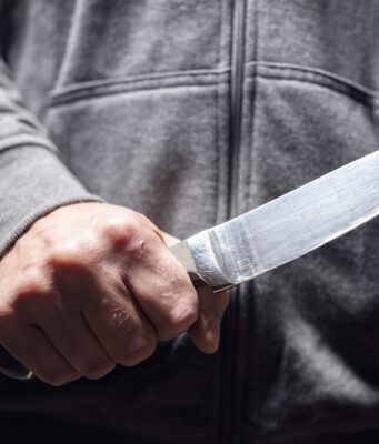 Video: hombre apuñala a joven ucraniana en tren de EE. UU.