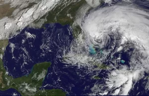 Dos ciclones podrían colisionar y crear “tormenta monstruo”: pronostican el temido efecto Fujiwhara