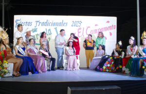 Coronan a Marcela I como reina de las Fiestas Tradicionales El Campamento 2025