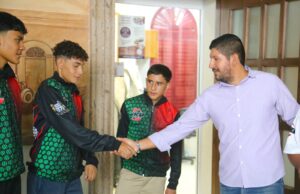 Cumple Ayuntamiento de Los Cabos compromiso de apoyar a jóvenes atletas que competirán en Alemania