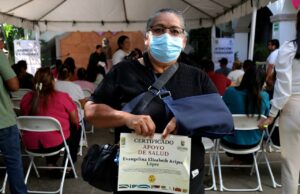 Entrega Ayuntamiento de Los Cabos apoyos económicos asistenciales a la ciudadanía