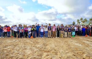 Más de 300 personas participan en jornada de limpieza en playas de Cabo San Lucas