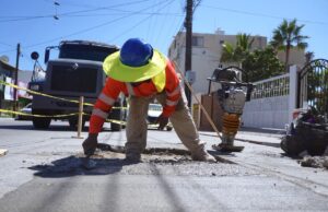 Avanza programa “Caza Baches” en Cabo San Lucas; más de 100 reparaciones realizadas