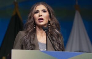 Cárteles ofrecen dinero por atacar a agentes del ICE en EE.UU., afirma Kristi Noem