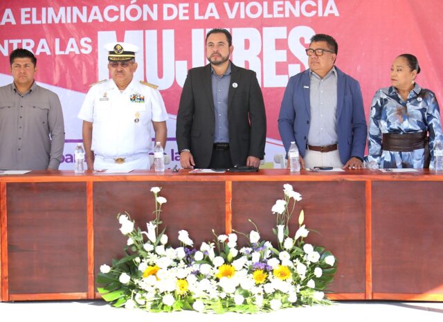 ALCALDE ACTO CÍVICO HONORES 2