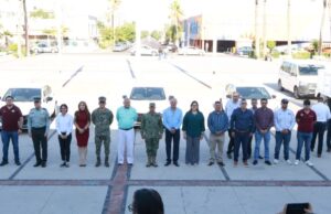 Entrega gobernador Víctor Castro vehículos al SEDIF para fortalecer programas sociales