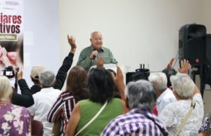 Encabeza Víctor Castro, jornada de entrega de auxiliares auditivos para personas en situación vulnerable