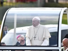 El papamóvil de Francisco llega a Belén como clínica pero Israel no permite que entre en Gaza