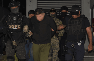 Trasladan al “Licenciado”, presunto autor intelectual del asesinato de Carlos Manzo, al Altiplano