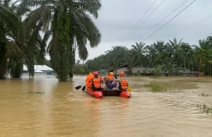 Elevan a 465 los muertos por las inundaciones en el sur de Tailandia e Indonesia