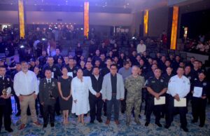 Ayuntamiento de Los Cabos conmemora el Día de las y los Policías con distinciones para 81 elementos destacados