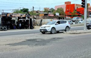 Programa “Caza Baches” atiende punto de riesgo sobre carretera Transpeninsular