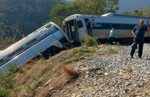 Descarrilamiento de Tren Interoceánico deja 13 fallecidos y 98 lesionados; FGR investiga