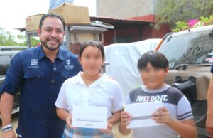 Entrega Alcalde Christian Agúndez apoyo a pescador de La Playa