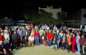 Encabeza Christian Agúndez diálogo directo con vecinos de la colonia Jardínes del Sol en Cabo San Lucas