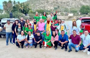 Celebran tradicional partida de rosca de reyes en San José del Cabo