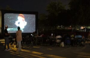 Programa Cine Móvil acerca el séptimo arte a familias de la colonia El Arenal, en Cabo San Lucas