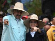 Estados Unidos acusa a Nicolás Maduro y a su esposa Cilia de 4 cargos que incluyen a otras 4 personas