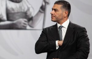 México entrega dos criminales más a EE.UU.; director del FBI vino por ellos