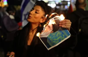 Jameneí afirma que han muerto “varios miles” de personas en las protestas, de las que responsabiliza a Trump