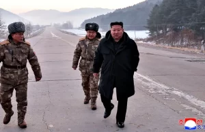 Corea del Norte prueba un sistema de misiles hipersónicos frente a Kim