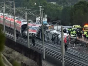 Sube a 39 el número de muertos tras descarrilamiento de dos trenes en España