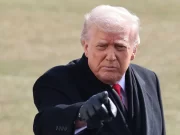 Trump asegura que la flota enviada a Irán está lista para actuar como en Venezuela