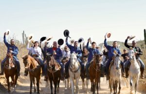 Cientos de jinetes se dan cita en la tradicional cabalgata de La Candelaria