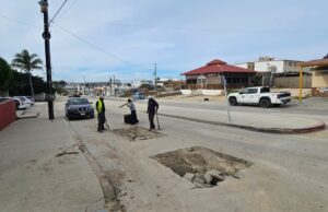 Realizan trabajos de bacheo y mejoramiento vial en colonia Hojazen en Cabo San Lucas
