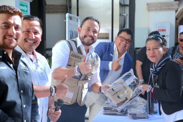ALCALDE ENTREGA CHALECOS SUBDELEGADOS 2