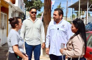 Casa por casa, entrega Dirección Municipal de Atención Ciudadana apoyos asistenciales en Cabo San Lucas
