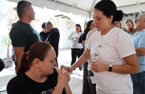 Instala Ayuntamiento de Los Cabos módulo de vacunación contra el sarampión