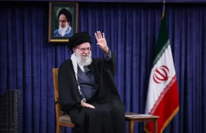 El líder supremo de Irán cierra la puerta a negociar sus misiles con Estados Unidos y resta importancia a las amenazas de Trump