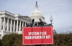 Congresistas de EE.UU. cuestionan redacción de archivos de Jeffrey Epstein y podrían revelar nombres