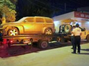 Retiran vehículos en abandono en colonias 4 de Marzo y Obrera de Cabo San Lucas