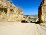 Realiza Servicios Públicos trabajos de mantenimiento vial en colonias Monte Real, Miramar y Jacarandas