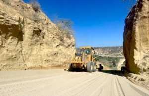 Realiza Servicios Públicos trabajos de mantenimiento vial en colonias Monte Real, Miramar y Jacarandas