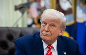 Trump dice que no pedirá disculpas por un video que muestra a los Obama como simios