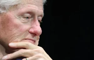 Bill Clinton comparece ante el Congreso y asegura que no sabía nada de los delitos de Epstein