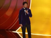 Trump amenaza con denunciar a presentador de los Grammy por bromas sobre la isla Epstein