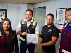 Entrega Christian Agúndez apoyos a familias afectadas por incendio de sus locales en Cabo San Lucas