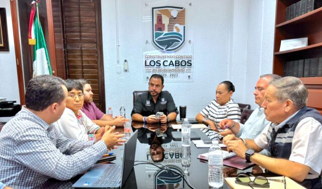 ALCALDE REUNIÓN ESTRATEGIA VIVIENDA REUBICACIÓN FAMILIAS 2