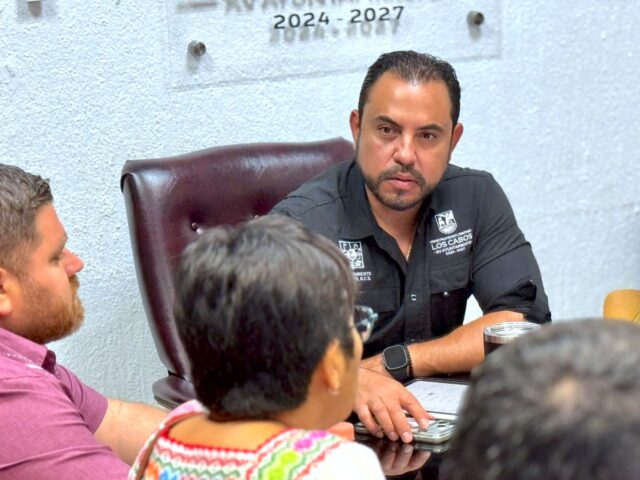 ALCALDE REUNIÓN ESTRATEGIA VIVIENDA REUBICACIÓN FAMILIAS 3