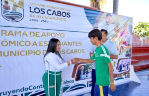 Entrega Ayuntamiento de Los Cabos el pago de apoyos económicos a estudiantes de Los Cabos