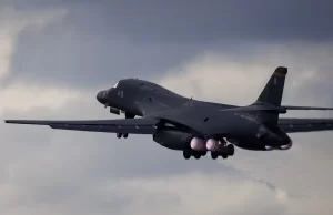 EE.UU. advierte a la población iraní junto a las instalaciones portuarias usadas para atacar en el estrecho de Ormuz