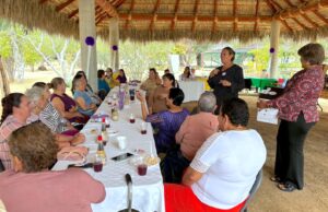 Reúne Instituto de las Mujeres a productoras y artesanas en la delegación de Santiago
