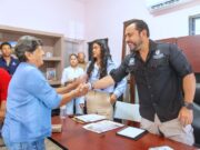 Alcalde Christian Agúndez atiende y escucha a la ciudadanía de Miraflores