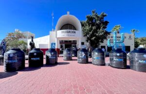 Entregan tinacos a familias de Cabo San Lucas para mejorar acceso al agua
