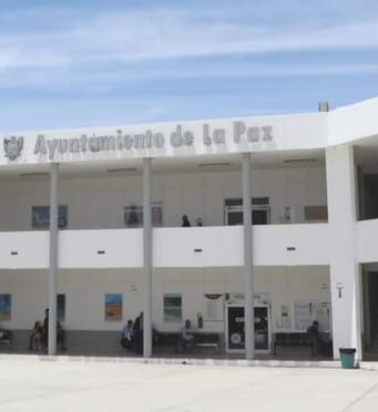 Con diálogo y acuerdos, Milena Quiroga impulsa el ordenamiento del comercio en el Malecón de La Paz